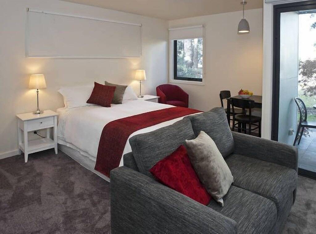 Trentham Lake Villas - Seeblick in Trentham, Hepburn Shire