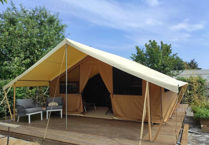 Tente pour 5 personnes, avec terrasse et jardin