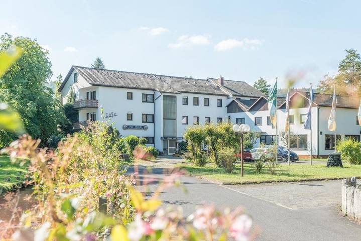 Hotel, mit Terrasse und Garten sowie Ausblick in Bad Brückenau