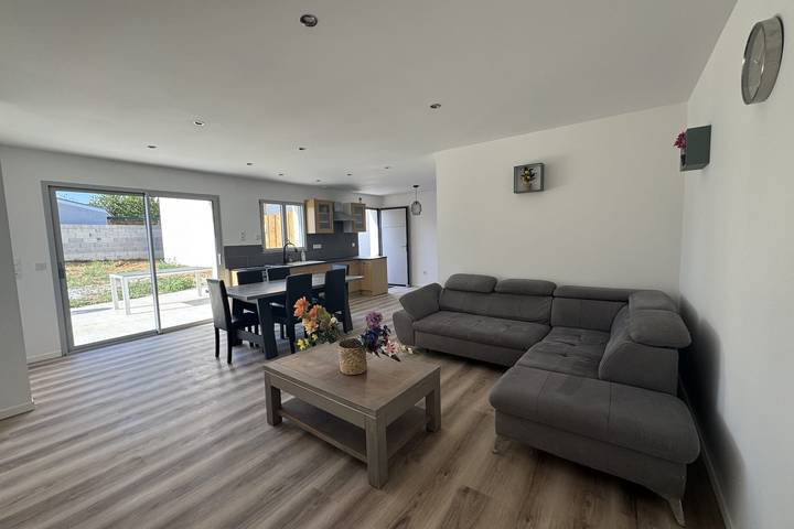 Gîte pour 6 personnes, avec Terrasse et Jardin à La Clisse