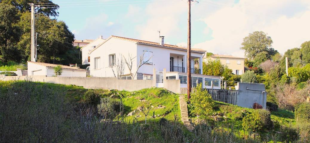 Chambre d’hôte pour 2 personnes, avec balcon et jardin en Corse