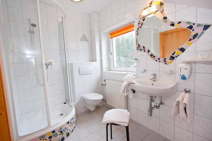 Gästehaus für 4 Personen, mit Terrasse und Sauna