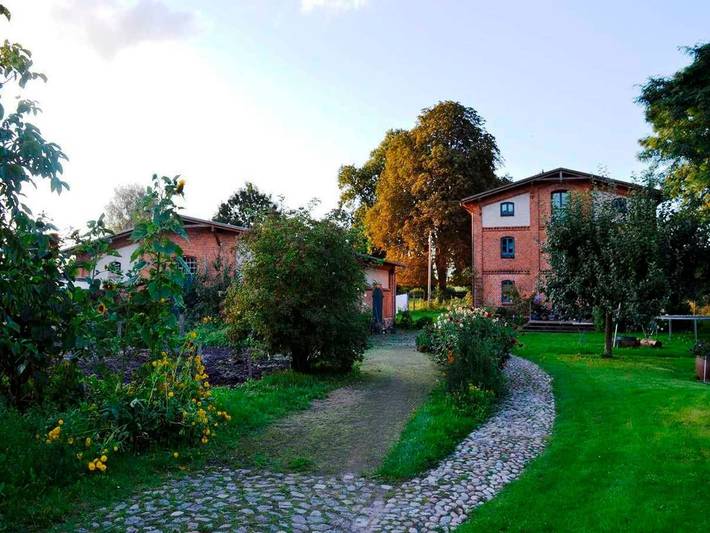 Ferienwohnung für 4 Personen, mit Terrasse und Garten sowie Sauna in Mecklenburgische Schweiz