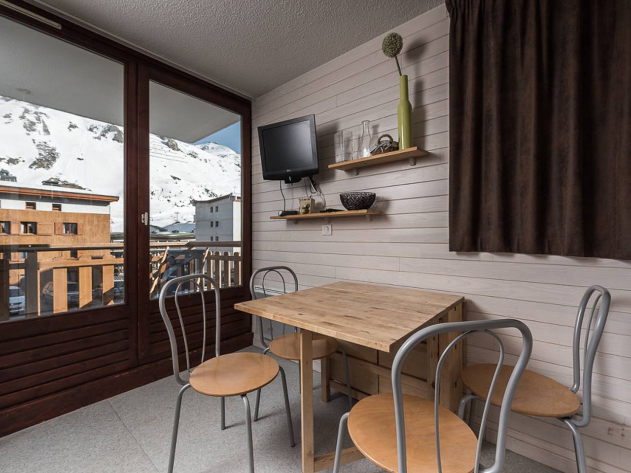 Entire studio, Cozy Studio Cabin · Near Slopes & Shops · Balcony · Sleeps 4 in Tignes, Vanoise National Park