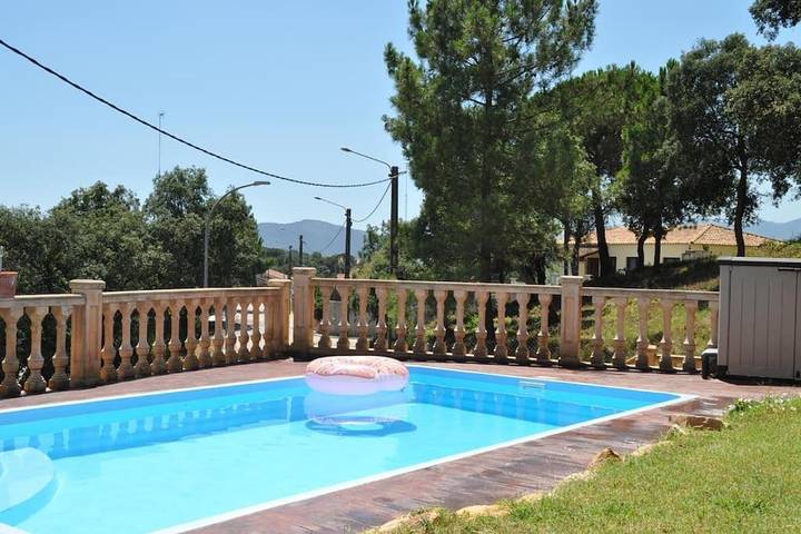 Location de vacances pour 8 personnes, avec jardin ainsi que vue et piscine, animaux acceptés à Tordera - 4