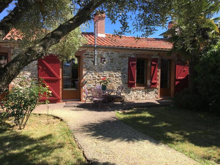 Maison d’hôte pour 4 personnes, avec Terrasse ainsi que Jardin et Piscine à Jard-sur-Mer