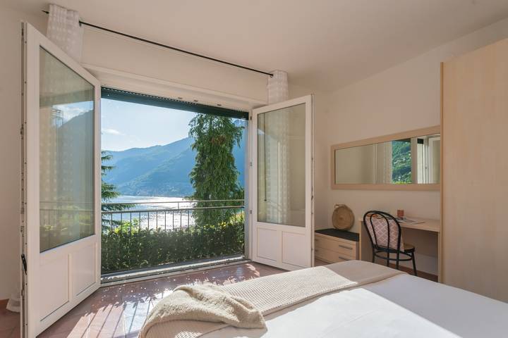 Ferienwohnung für 4 Personen, mit Ausblick und Terrasse sowie Seeblick