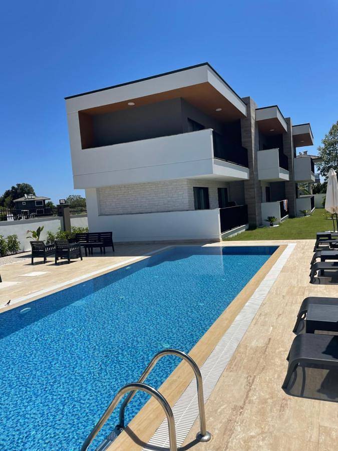 Apartmenthotel für 4 Personen, mit Ausblick und Garten sowie Pool - 1
