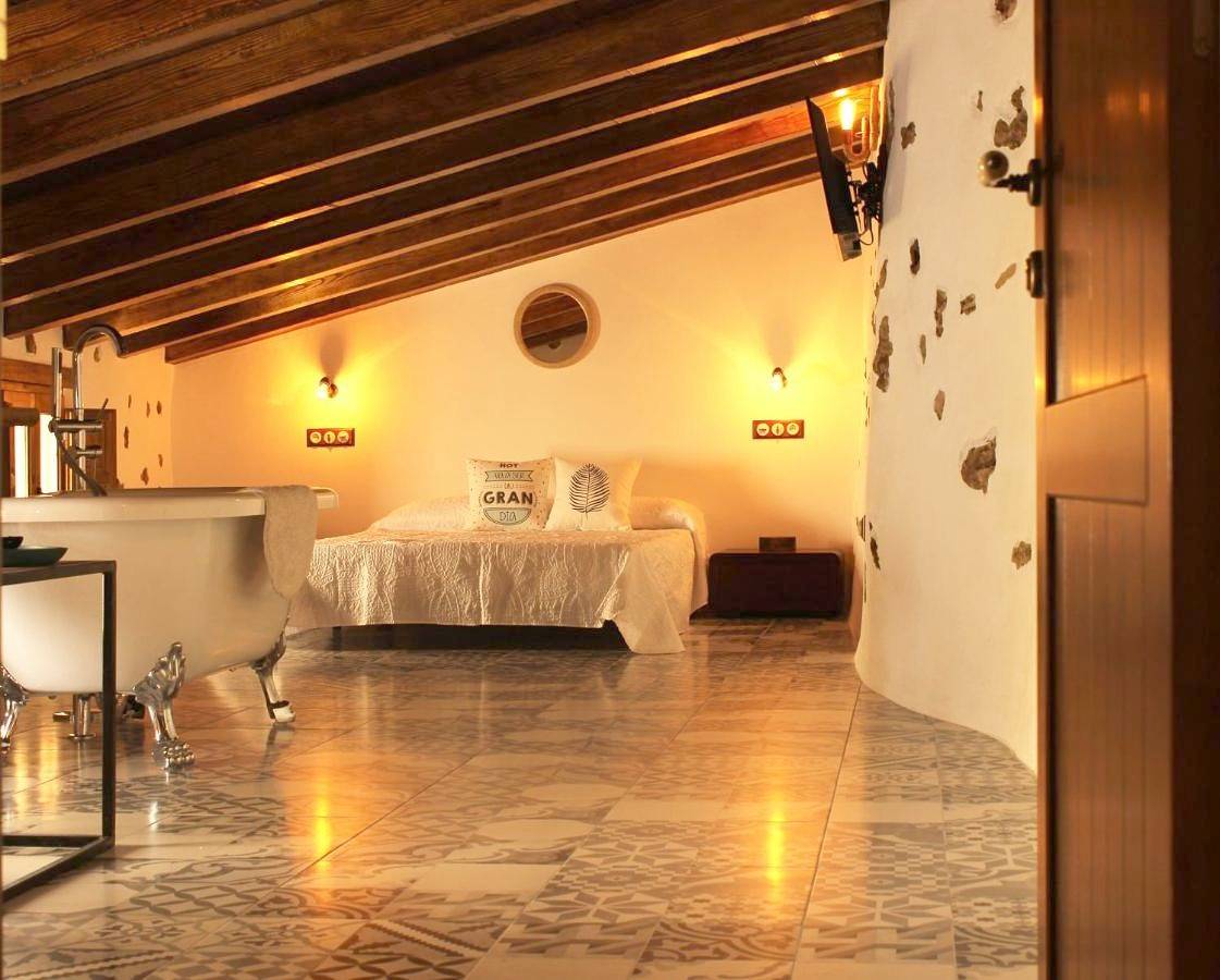 Three-Bedroom Townhouse in Navalón, Anna