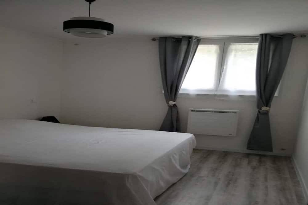Rez de villa-maison, appartement T3 à 10 min d'Ajaccio avec Piscine. in Afa, Région d'Ajaccio