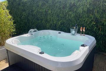 Gîte pour 2 personnes, avec jacuzzi ainsi que terrasse et jardin dans Maine-et-Loire