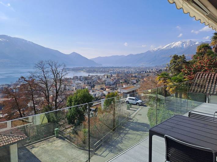 Ferienwohnung für 4 Personen, mit Balkon und Seeblick in Minusio