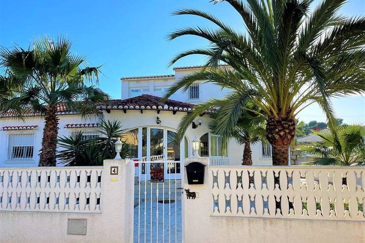 Villa Eva independiente con piscina privada, a 500 m de la playa de arena in Oliva, Costa Blanca