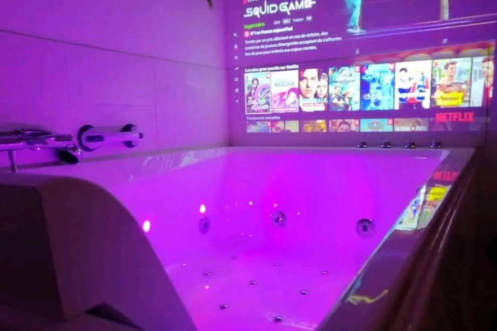 Apartamento entero, 🏠 2005🔥 Double Jacuzzi 🛁appart Cosy 🚊 Tram à 50m in Grenoble, Isère