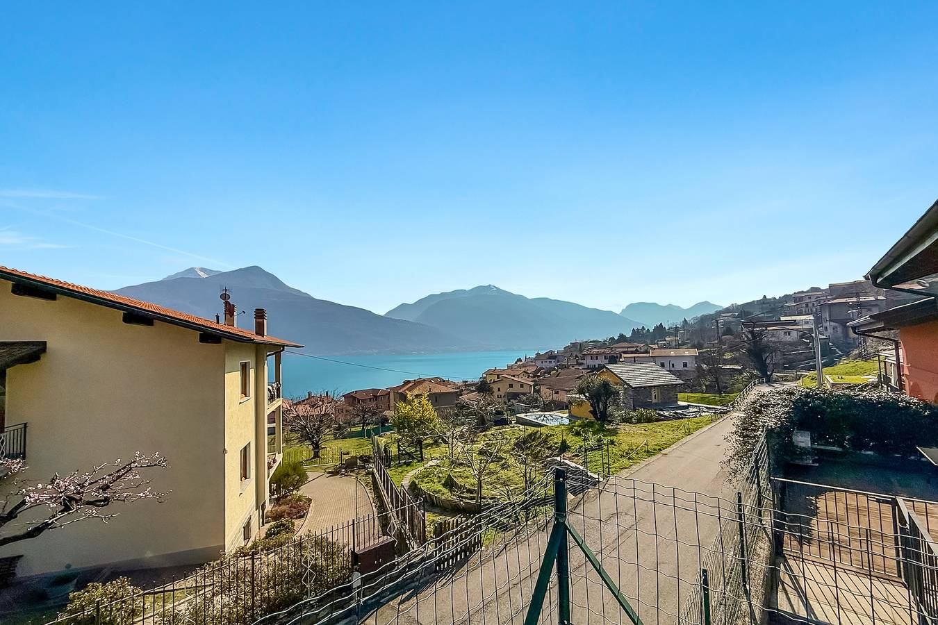 Ganze Wohnung, Ferienwohnung für 6 Personen mit Terrasse in Calozzo, Pianello del Lario