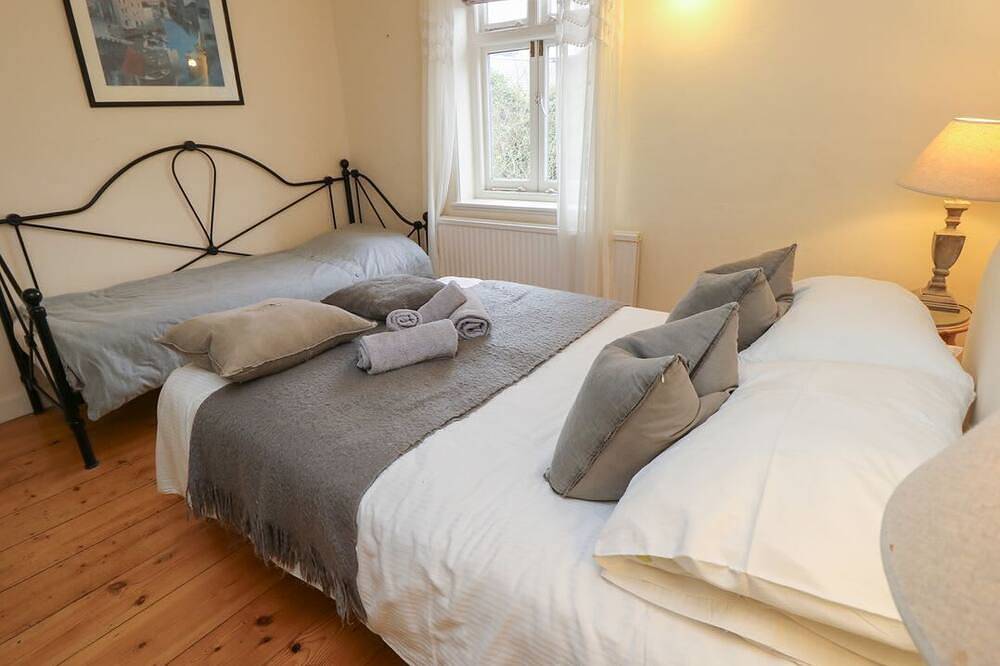 Captains Row, Lymington. 2 bed in Lymington, Hampshire