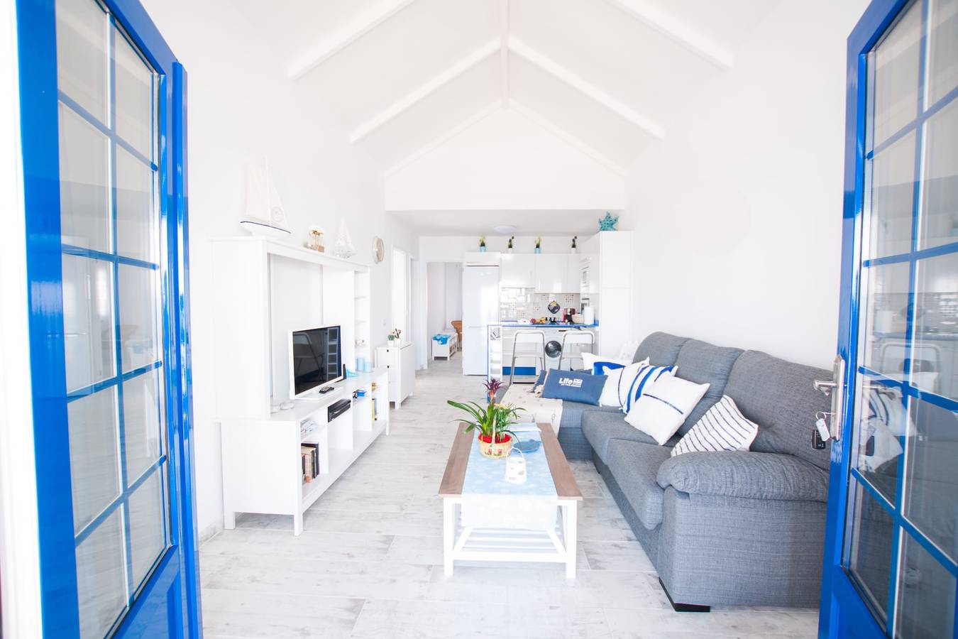 Entire apartment, Seashell Beach House on the frontline of the ocean in Punta de las Mujeres, Haría