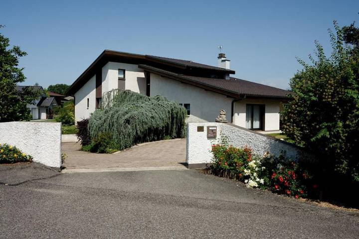 Location de vacances pour 10 personnes, avec Balcon ainsi que Terrasse et Jardin à Armoy