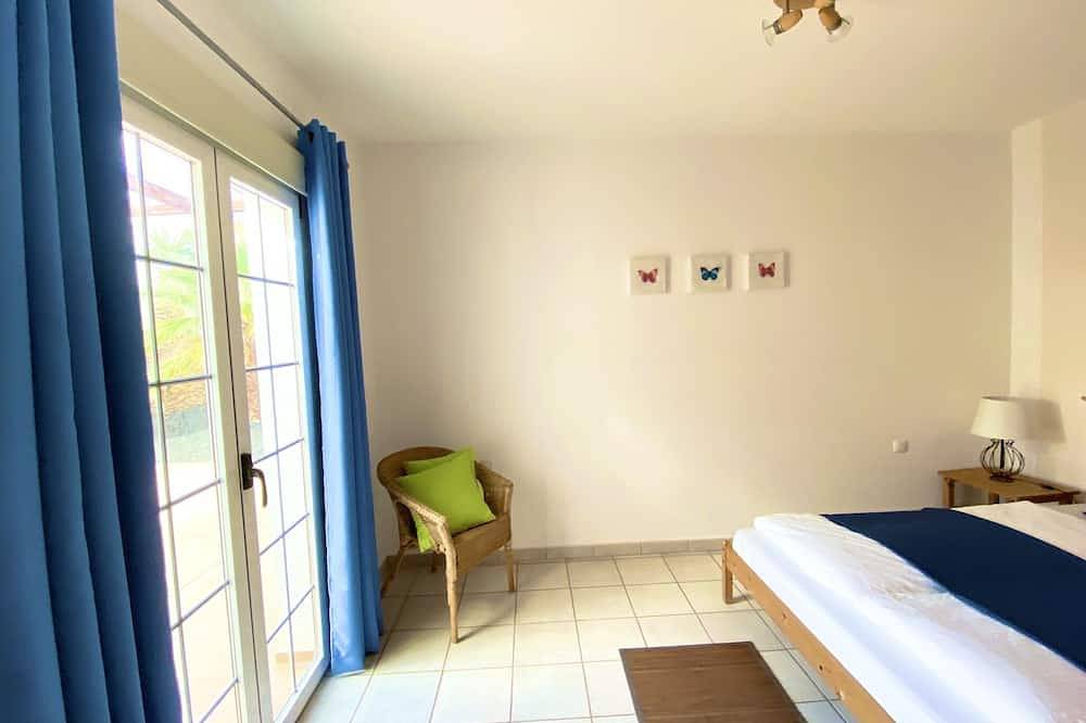 Casa Aura, feel-good oasis, 102 sqm vacation home with palm trees, terraces and garden in Triquivijate, Antigua