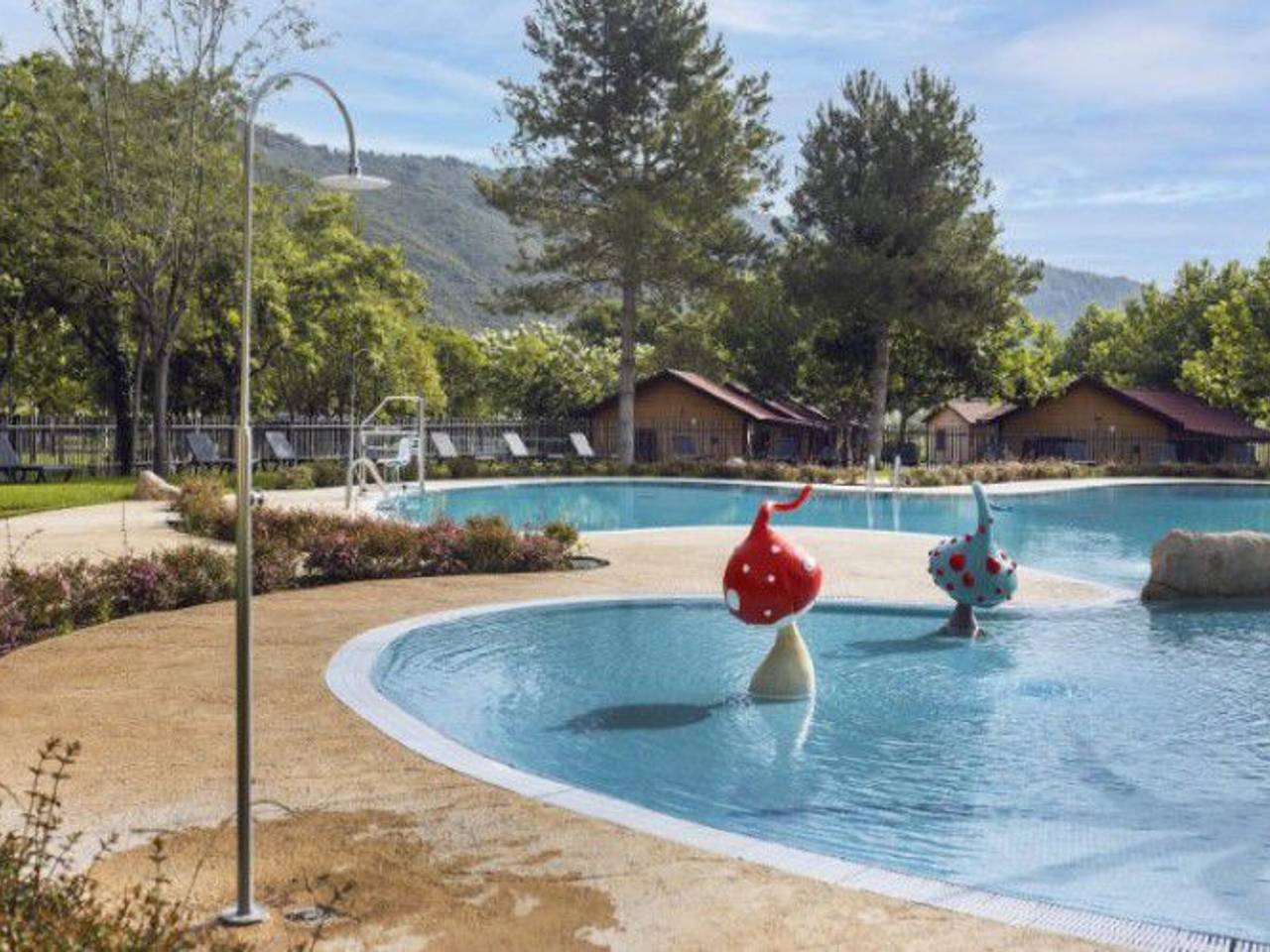 Mobile Home with Terrace in the Pyrenees, 2 Bedrooms, Equipped Kitchen, foto 8