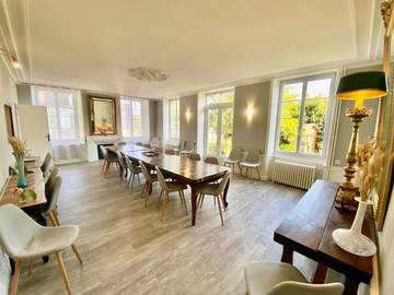Cottage pour 30 personnes, avec jacuzzi et jardin dans Tessy-Bocage