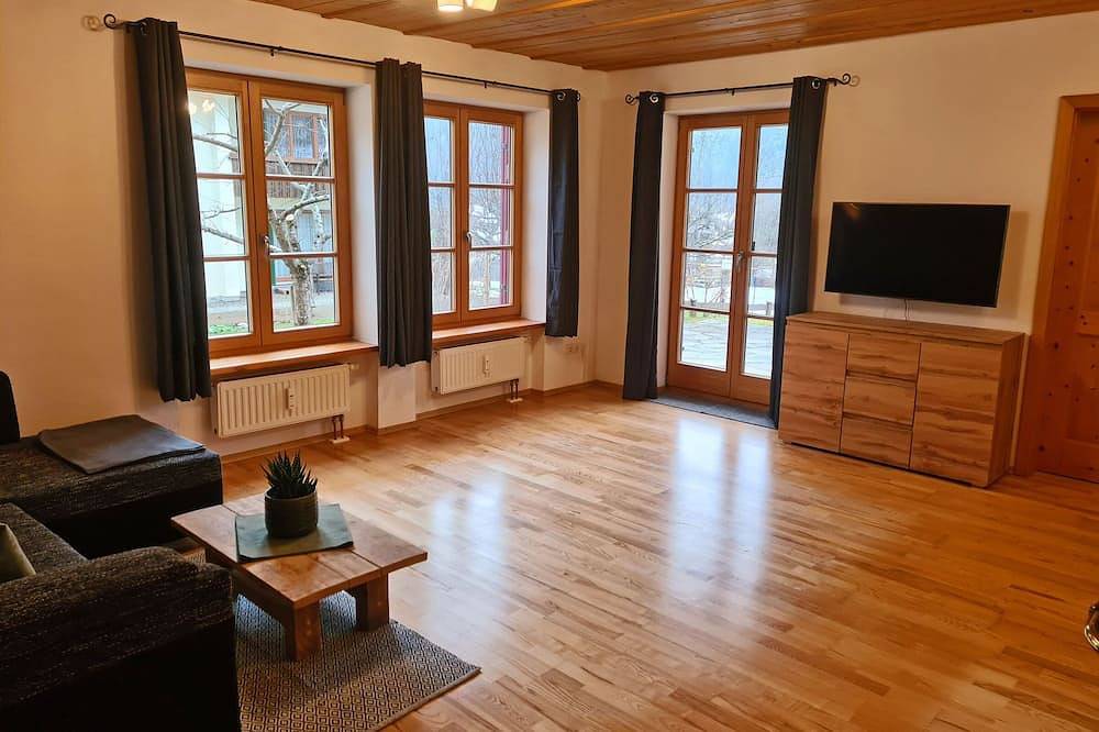 Ganze Wohnung, Ferienwohnung Berglust 62 qm separates Schlafzimmer und Terrasse in Sachrang, Aschau im Chiemgau