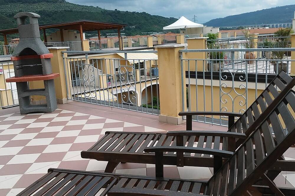 Apartamento entero, Pizzo Beach Club \"Summer Special\" 2 habitaciones, apartamento 13F con Wifi gratuito y 2 Terr in Pizzo, Provincia de Vibo Valentia