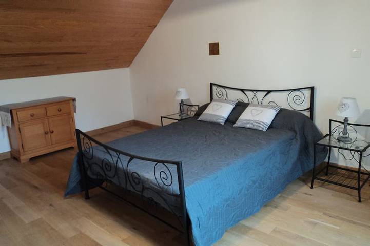 Location de vacances pour 8 personnes, avec terrasse et jardin à Lerné - 3