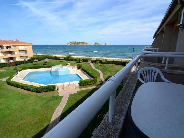 Location de vacances pour 4 personnes, avec piscine et balcon, adapté aux familles à Els Griells