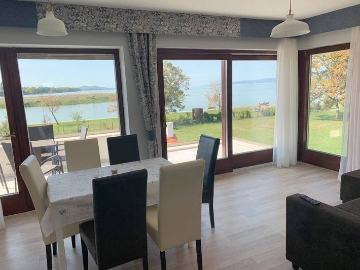 Apartament wakacyjny dla 6 osób, z Balkon i Taras oraz Ogród i Widok na jezioro w Balatonboglár