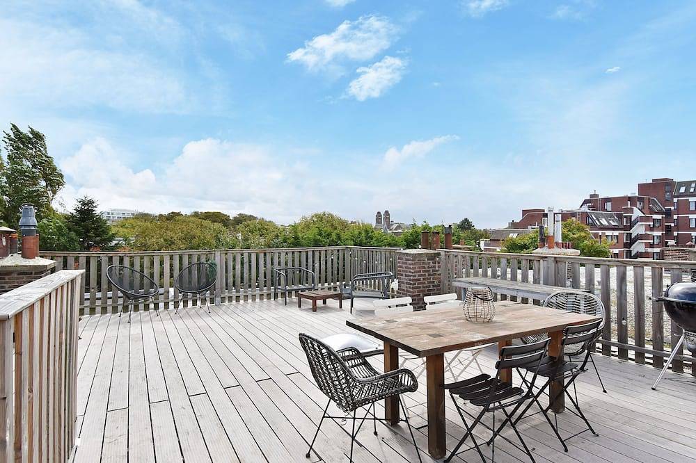 Ganze Wohnung, Penthouse with big terrace 50M close to beach and family neighbourhood. in Scheveningen, Den Haag
