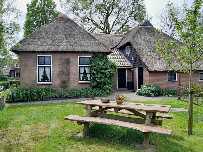 Vakantieappartement voor 7 personen, met Terras en Tuin in Giethoorn