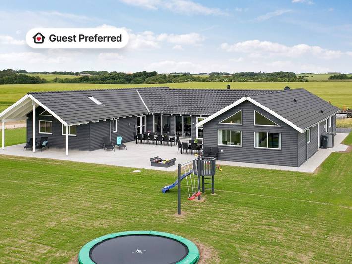 Feriehus for 24 personer, badebasseng og sauna i tillegg til terrasse og jacuzzi, barnevennlig i Limfjorden
