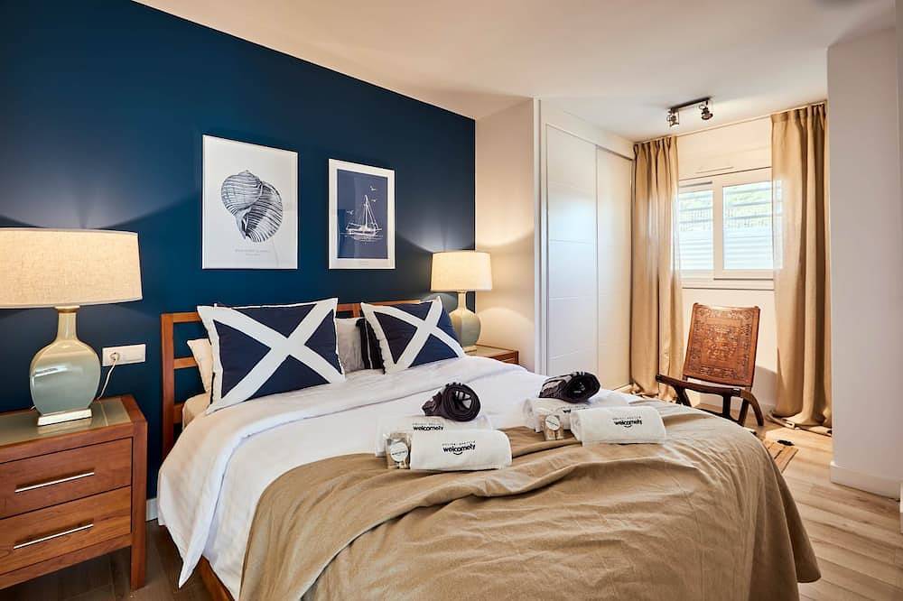 Apartamento entero, Beach front apartment with private Taberna in San Juan Playa (Alicante), Costa Blanca