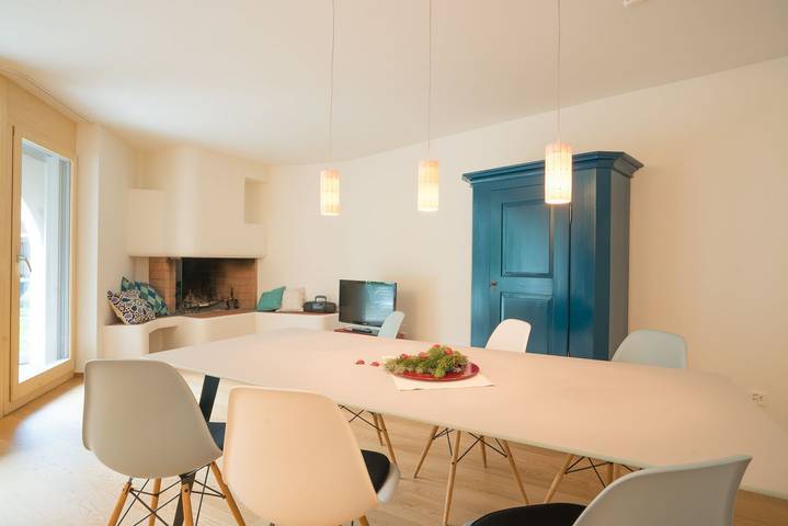 Ganze Wohnung, Chesa Curtinella 14 – Stilvolle Wohnung mit Garten & Cheminée in Furtschellas, Sils im Engadin/Segl