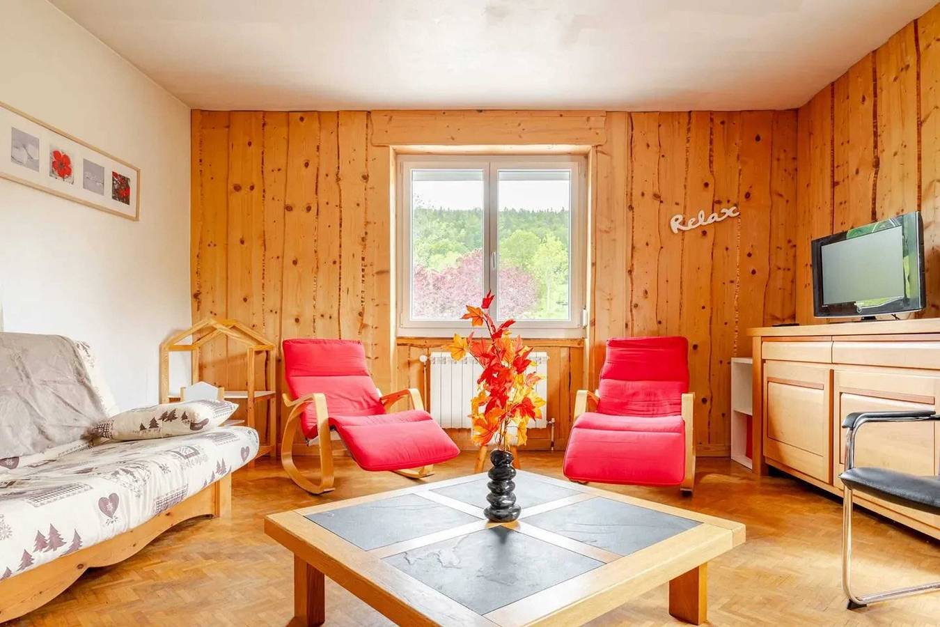 Gemütliches Haus mit Kamin in Hauts-de-Bienne in Regionaler Naturpark Hochjura