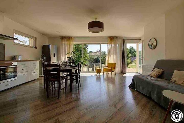 Location de vacances pour 7 personnes, avec Terrasse et Jardin à Saint-Didier-sur-Chalaronne