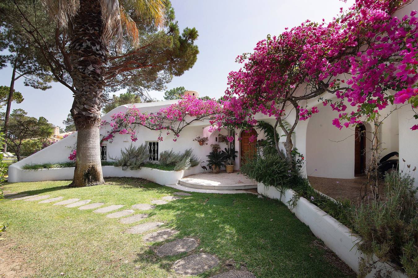 Holiday Home 'Casa Isabella' with Private Pool, Wi-Fi and Air Conditioning in Vilamoura, Quarteira