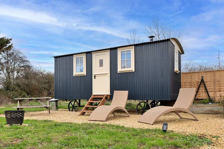 Glamping for 2 people in Northamptonshire