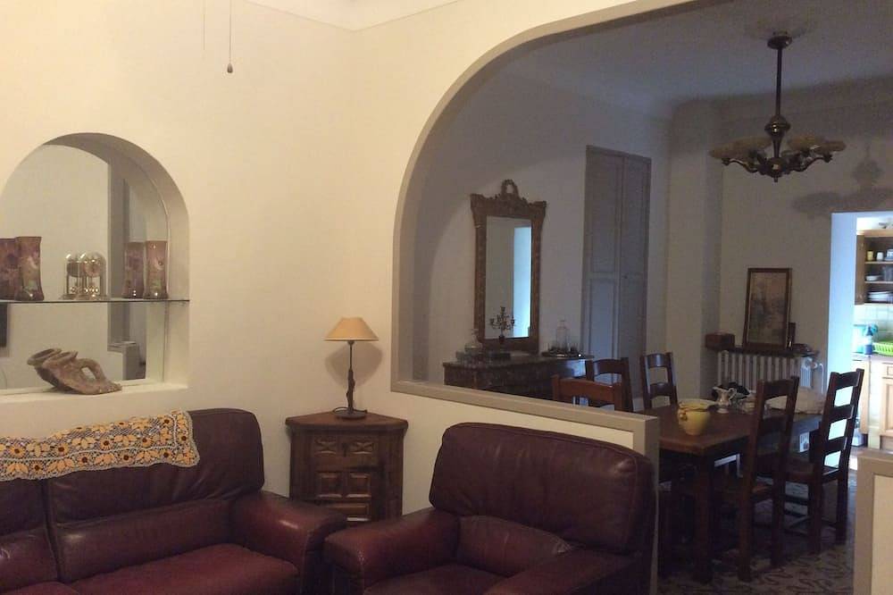 Hermosa casa provenzal, billar francés y piscina - 8 personas in Robion, Parque natural regional del Luberon