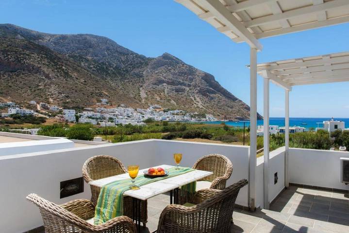 Maison d’hôte pour 2 personnes, avec jardin ainsi que terrasse et vue, animaux acceptés dans Sifnos