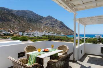 Maison d’hôte pour 5 personnes, avec jardin ainsi que balcon et vue dans Sifnos