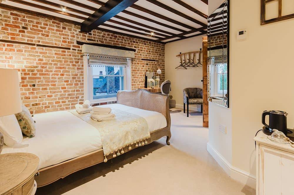 Experience boutique comfort above The Powell pub in Birchington. Stylish en-suite rooms, luxury touches, and a vibrant pub below—perfect for business, couples, or families. Book your coastal escape today! in Birchington, Kent