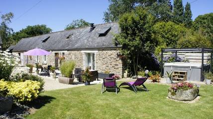Gîte pour 5 personnes, avec sauna et jacuzzi ainsi que jardin et terrasse dans le Finistère