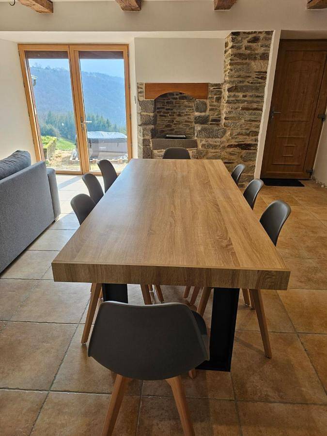 Four-Bedroom House in Coubisou, Parc naturel régional de l'Aubrac