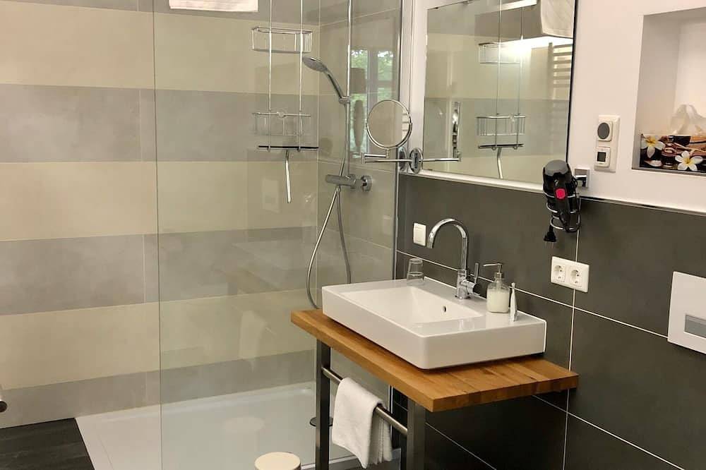 Ganze Wohnung, Gemütliche Ferienwohnung (32 qm) für bis zu zwei Personen mit Flachbild-Fernseher in Bad Alexandersbad, Landkreis Wunsiedel im Fichtelgebirge