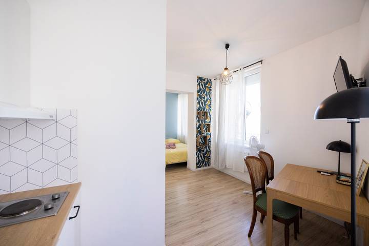 Hel studio-lejlighed, Studio Apartment 'Proche Centre-ville' with Wi-Fi in Mulhouse, Mulhouse Området