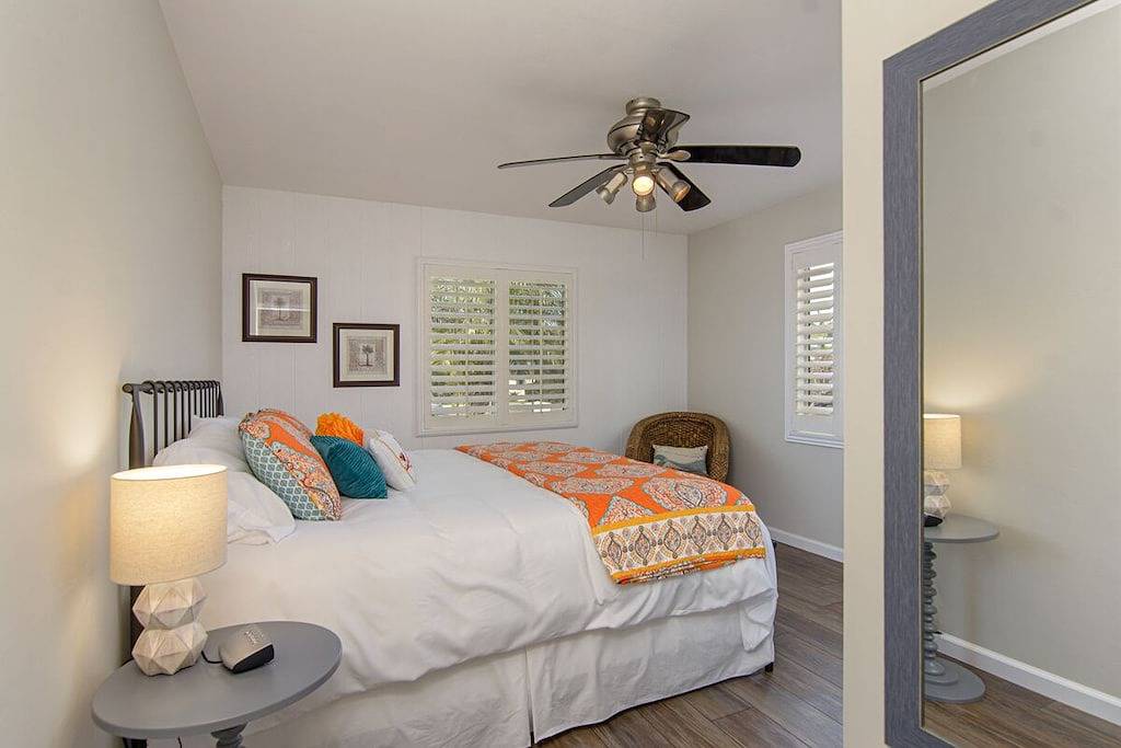 Ultimativer Strandbungalow mit großem Garten - 1 Block zum Strand in Carlsbad, San Diego County