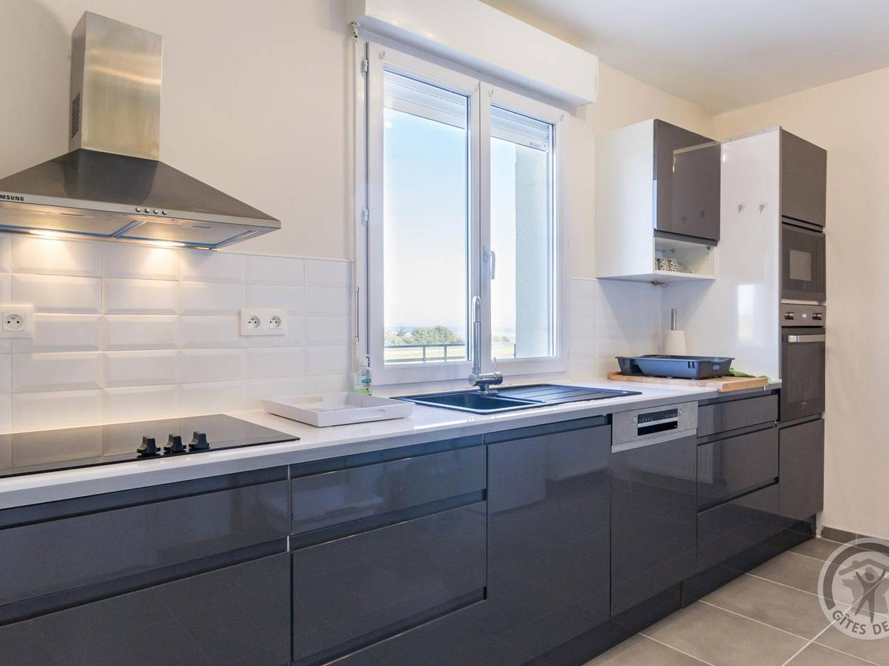 Grande maison avec vue sur l'étang et la mer, proche du Phare, jardin et terrasses, parking in Gatteville-le-Phare, Région de Cherbourg