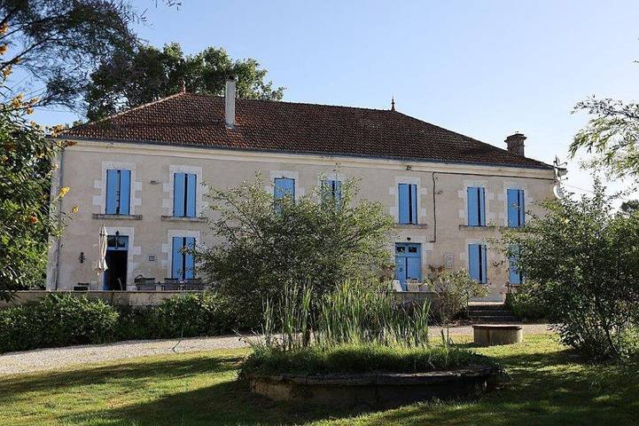 Gîte pour 2 personnes, avec piscine ainsi que sauna et jardin, animaux acceptés en Charente - 3